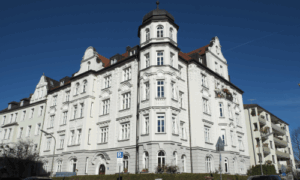 Mietshaus in der Alfonsstraße 11 in Neuhausen im Stadtbezirk Neuhausen-Nymphenburg in München (Bayern/Deutschland), 1900/01 von Ludwig Catharinus erbaut